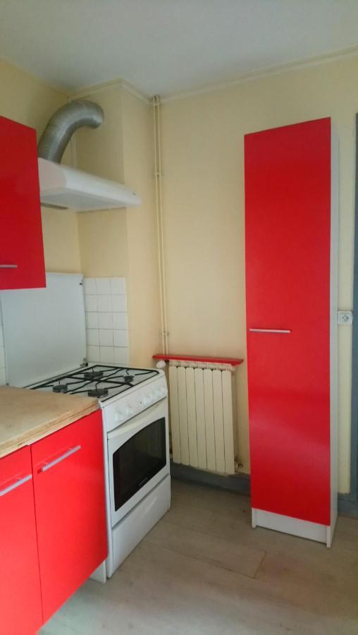 gîte 4 pièces,6 couchages,centre ville Sancoins wifi gratuite,lave linge, lave vaisselle Extérieur photo