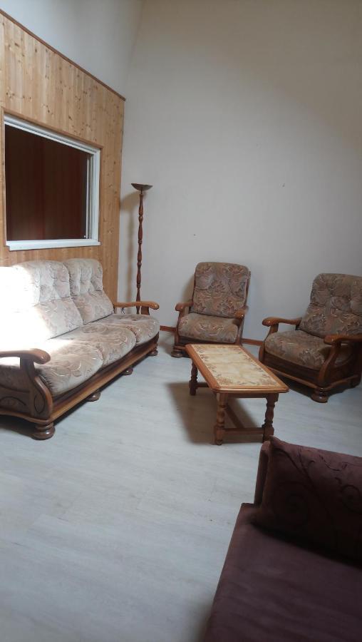 gîte 4 pièces,6 couchages,centre ville Sancoins wifi gratuite,lave linge, lave vaisselle Extérieur photo